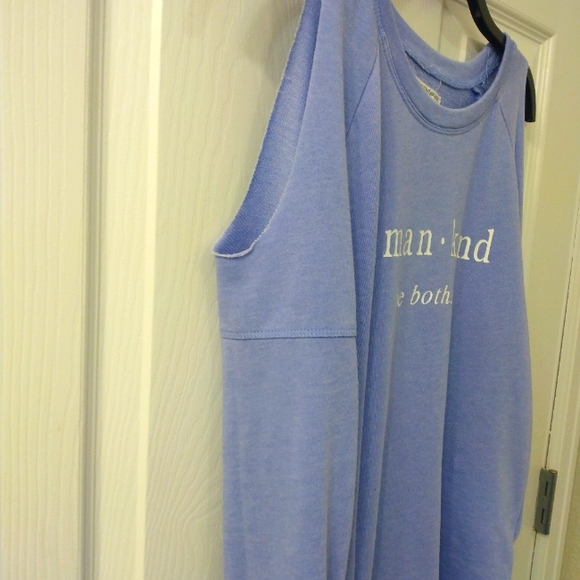 Adorable cold-shoulder periwinkle top - Picture 4 of 6